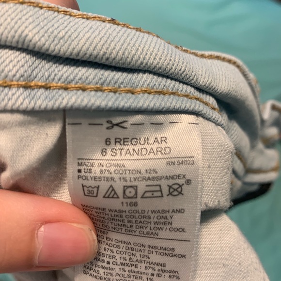 old navy shorts - Picture 2 of 2